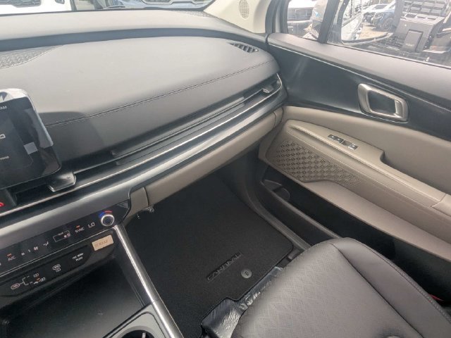 New 2027 Ceramic Silver Kia LXS image 18