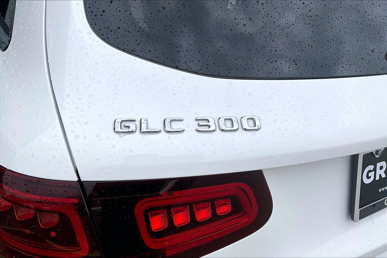 Used 2022 Polar White Mercedes-Benz GLC 300 image 28