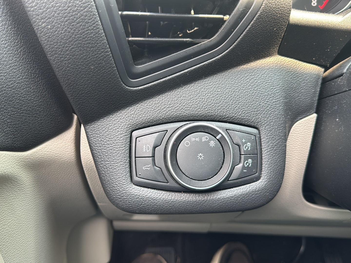Used 2017 Oxford White Ford SE image 11