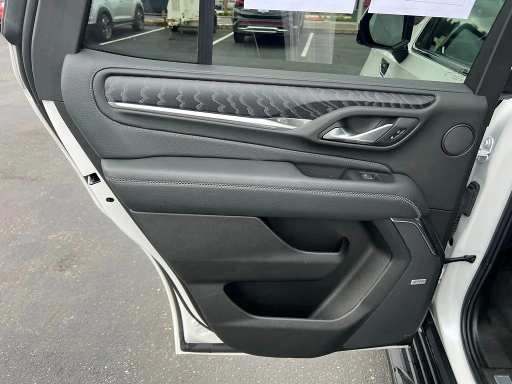 2024 GMC Yukon Denali - Photo 16