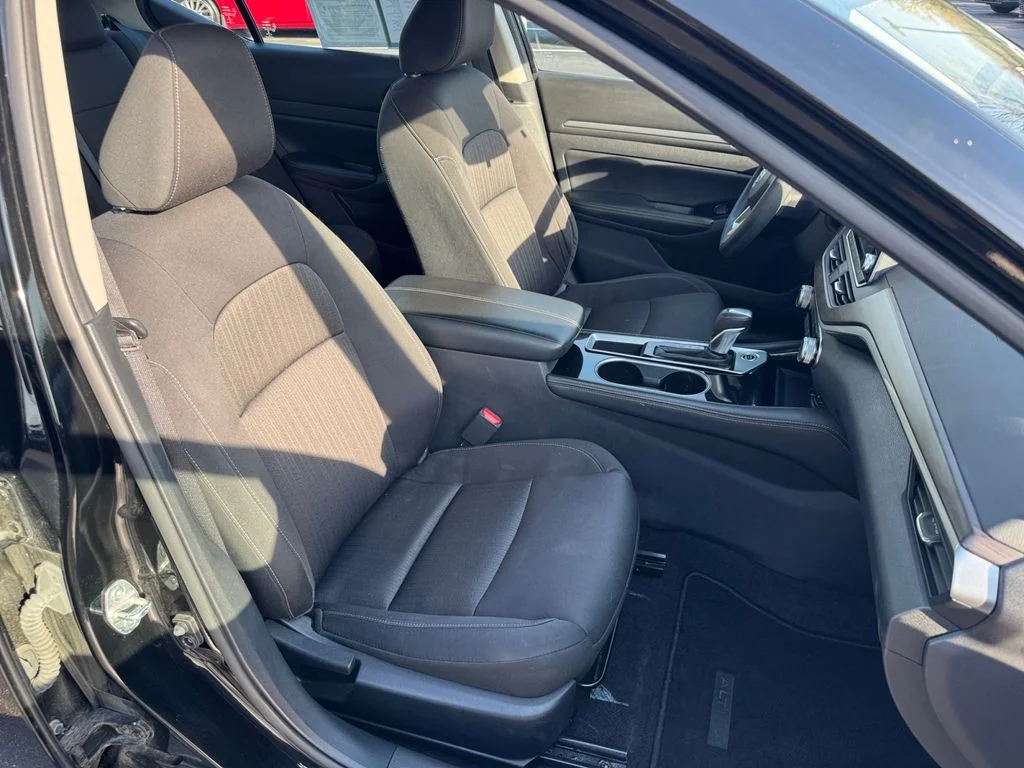 Used 2023 Super Black Clearcoat Nissan 2.5 SV image 18