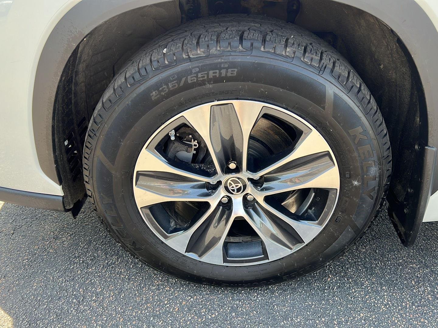 Used 2022 Wind Chill Pearl Toyota XLE image 24