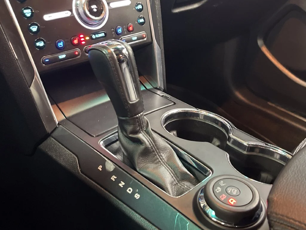 Used 2016 Black Ford Limited image 23