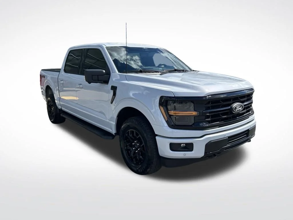 Used 2025 White Metallic Ford XLT image 2
