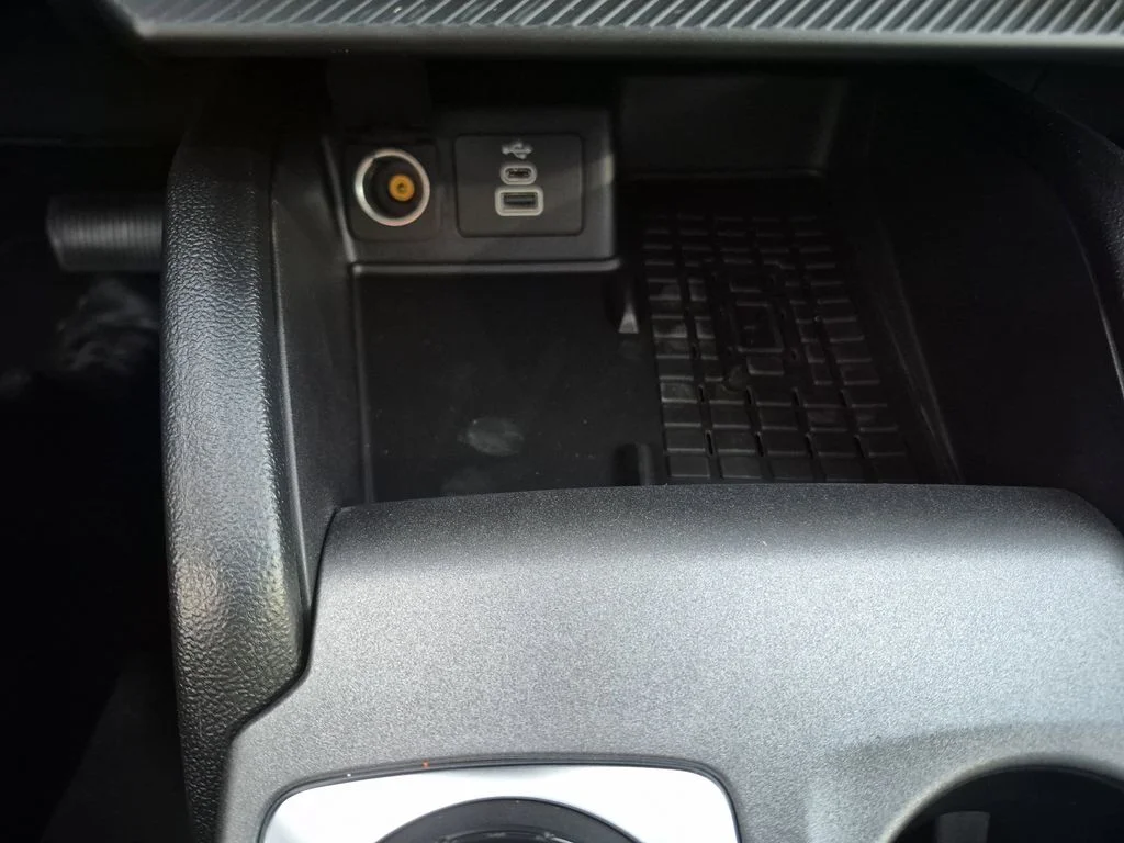 New 2025 Carbonized Gray Metallic Ford Outer Banks® image 33