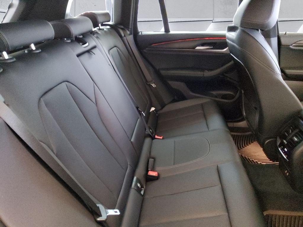 Used 2022 Black BMW xDrive30i image 16