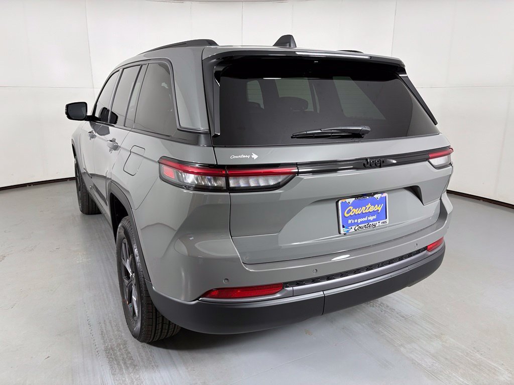 New 2027 Sting-Gray Clear-Coat Paint Jeep Altitude image 6