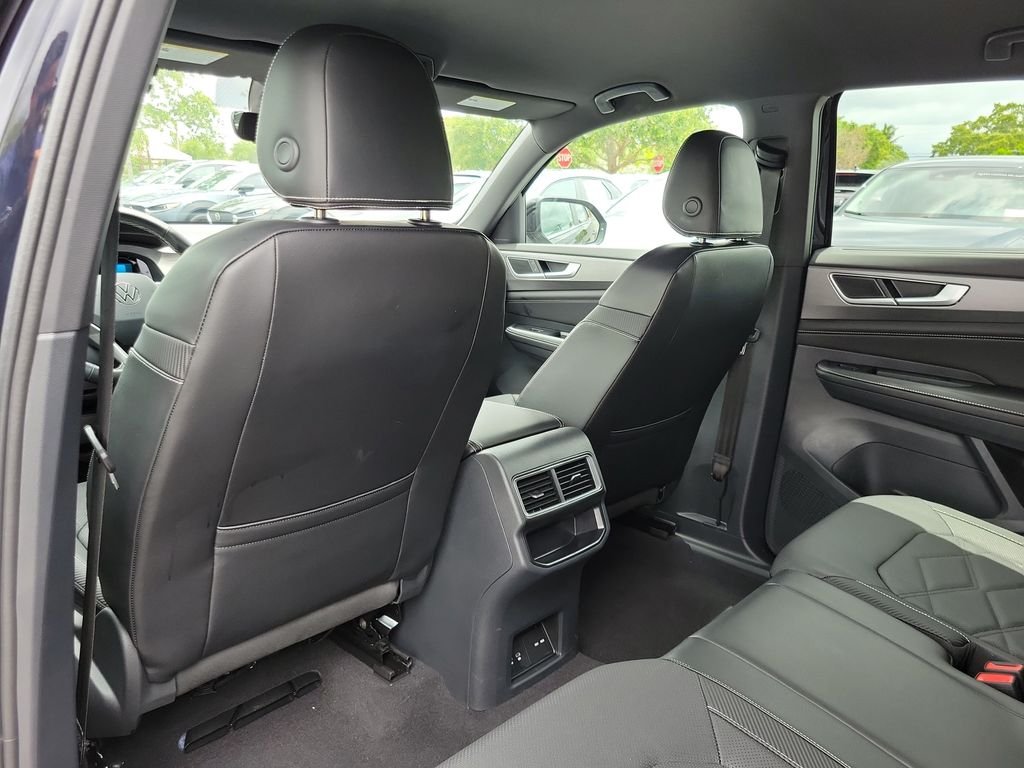 Certified Used 2024  Volkswagen 2.0T SE w/Technology image 9