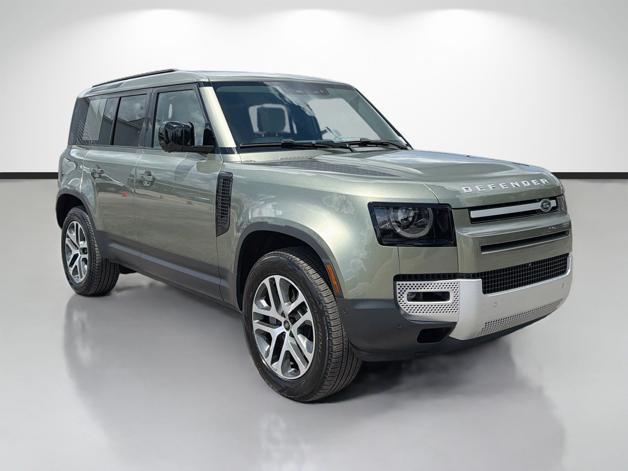 Certified Used 2025 Pangea Green Metallic Land Rover S image 7