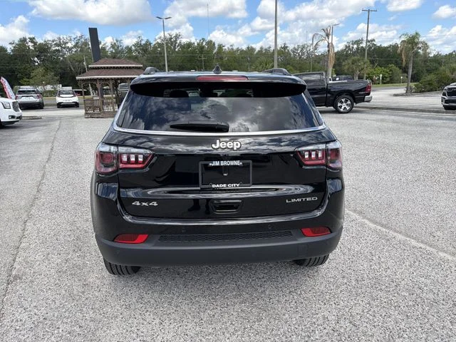 New 2026 Diamond Black Crystal Pearl-Coat Exterior Paint Jeep Limited image 5