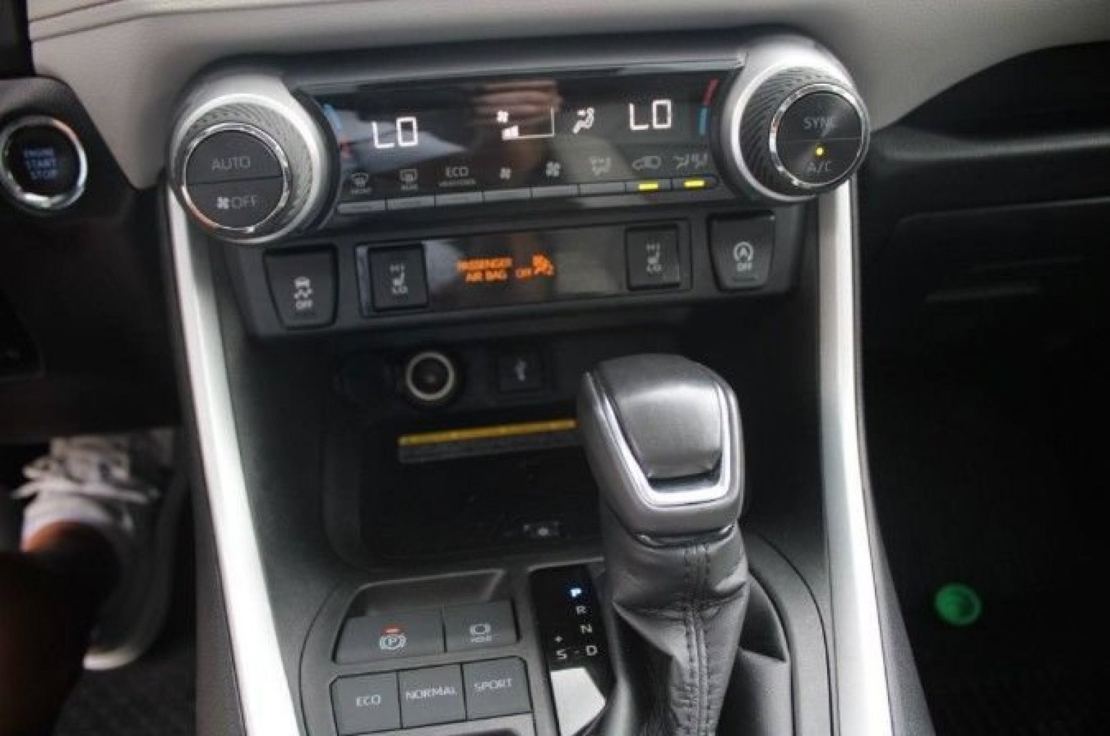 2021 Toyota RAV4 XLE Premium - Photo 6