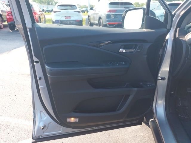 Used 2017 Gray Honda Elite image 12