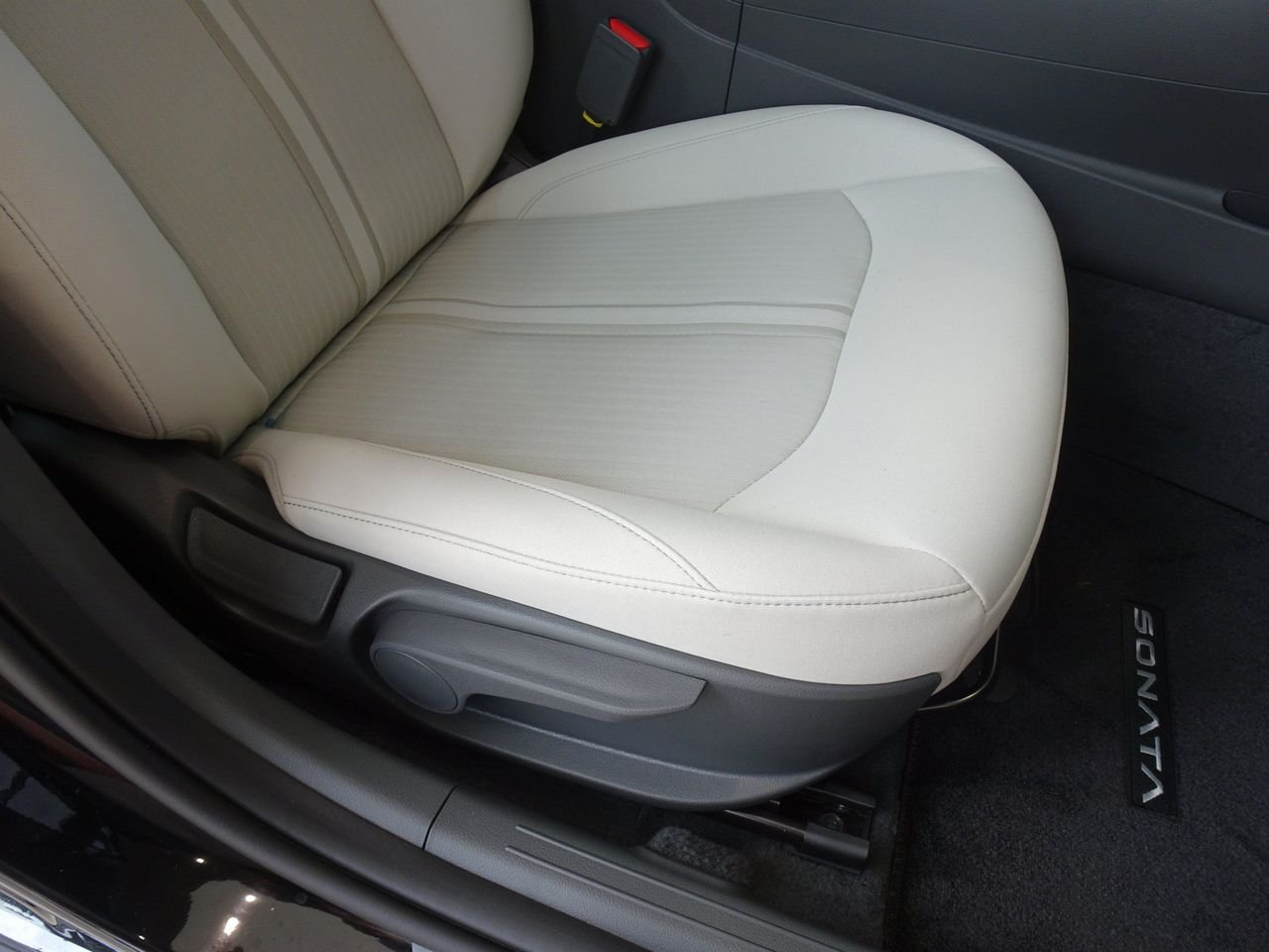New 2026 Black Hyundai SEL Sport image 7