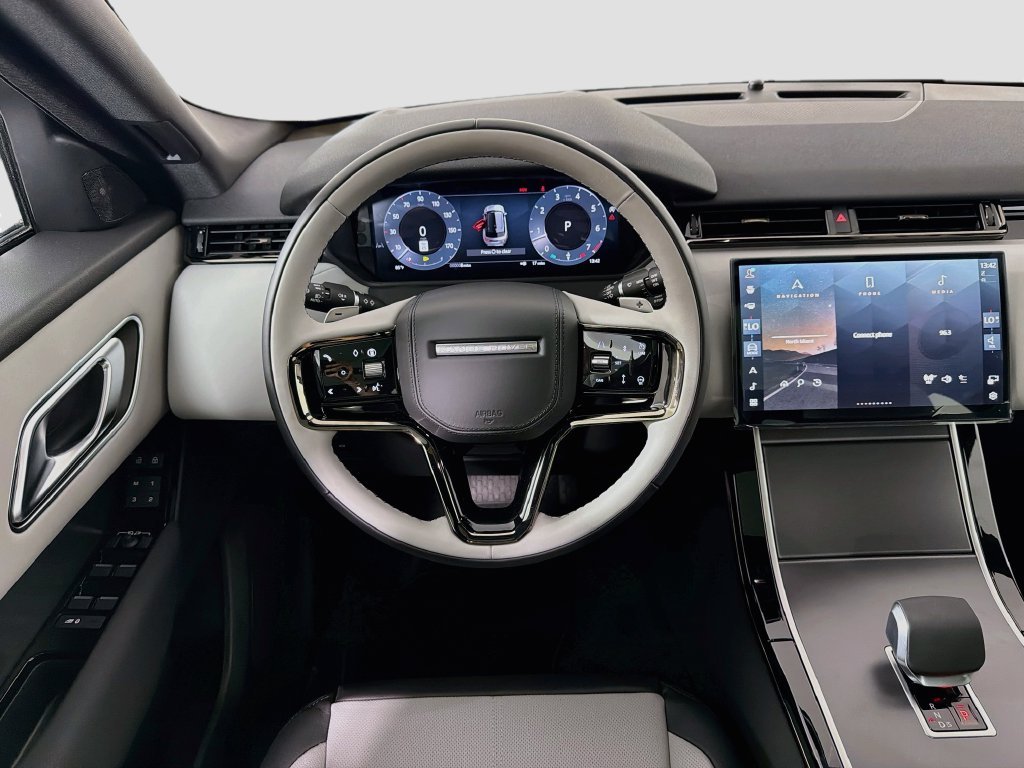 New 2026 Arroios Grey Land Rover S image 24