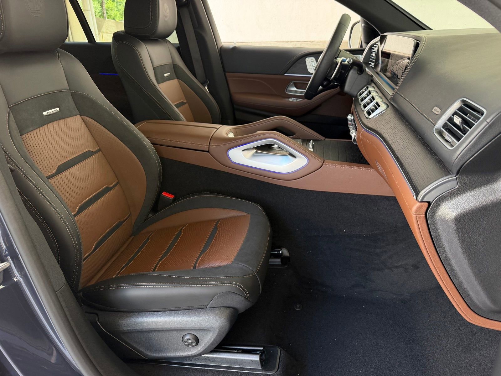 New 2026 Twilight Blue Metallic Mercedes-Benz AMG® GLE 53 4MATIC+ Coupe image 40