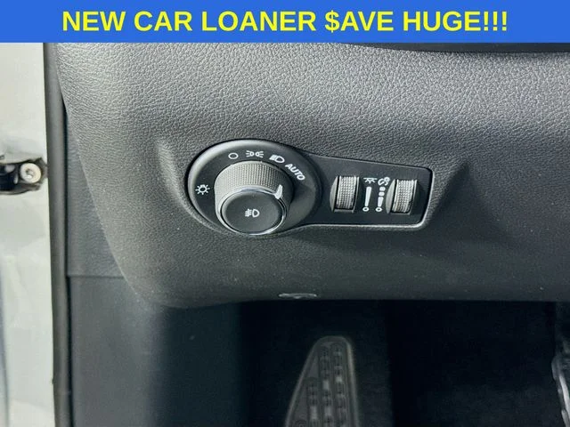 New 2026 Silver Zynith Metallic Clear-Coat Exterior Paint Jeep Latitude image 10