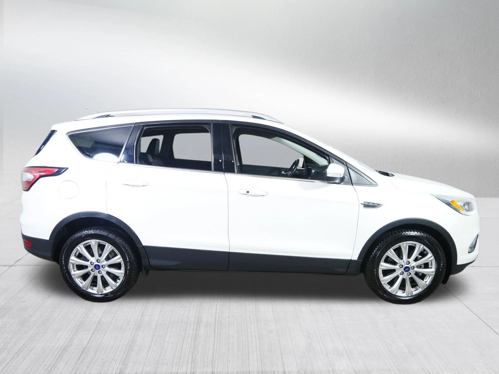 Used 2017 White Platinum Metallic Tri-Coat Ford Titanium image 8