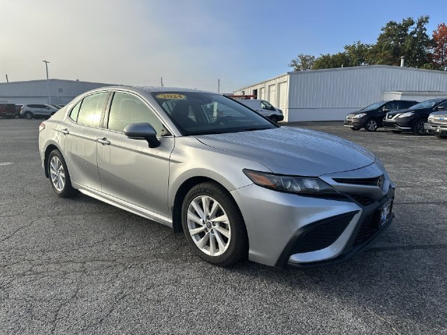 Used 2024  Toyota SE image 18