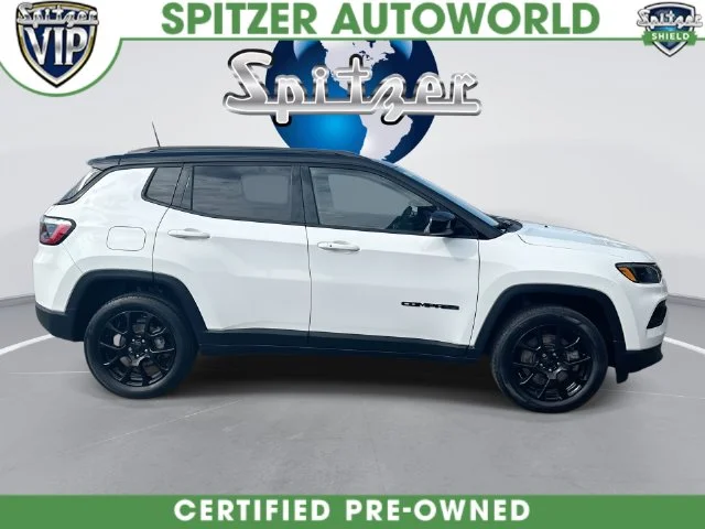 Used 2023 White Jeep Latitude image 11