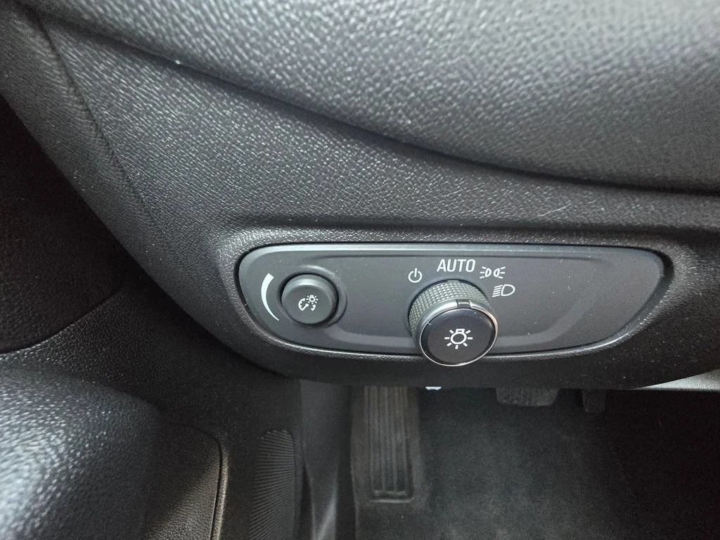 Used 2020 SILVER ICE METALLIC Chevrolet LS image 22