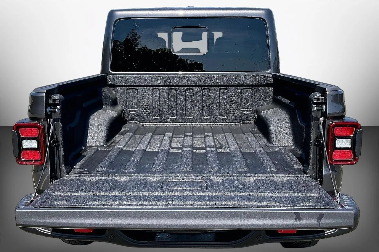 New 2026 Granite Crystal Metallic Clearcoat Jeep Rubicon X image 20