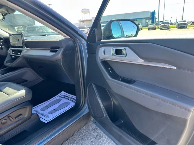 Used 2026 Vapor Blue Metallic Ford Active image 12