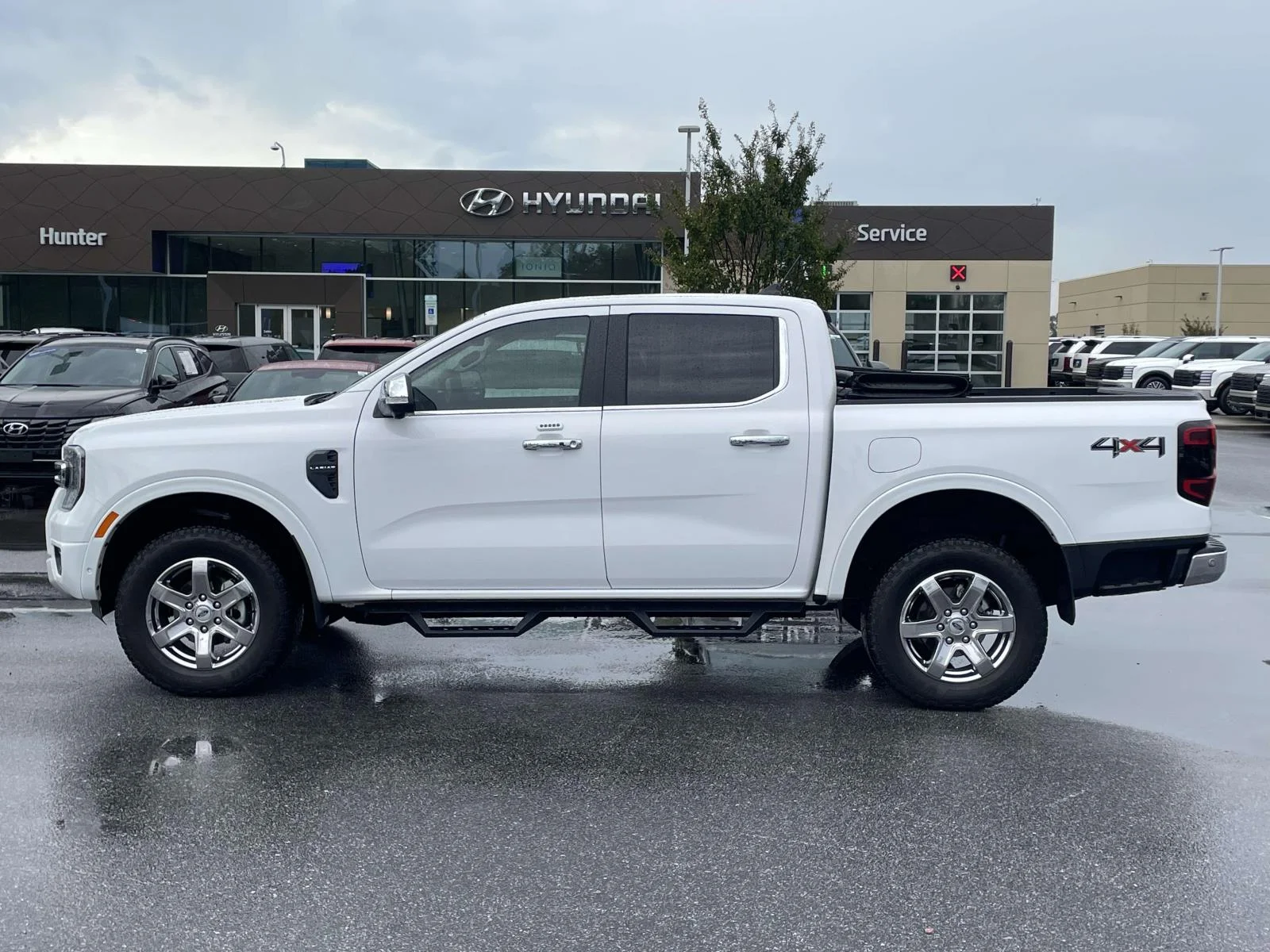 Used 2024 Oxford White Ford LARIAT image 28
