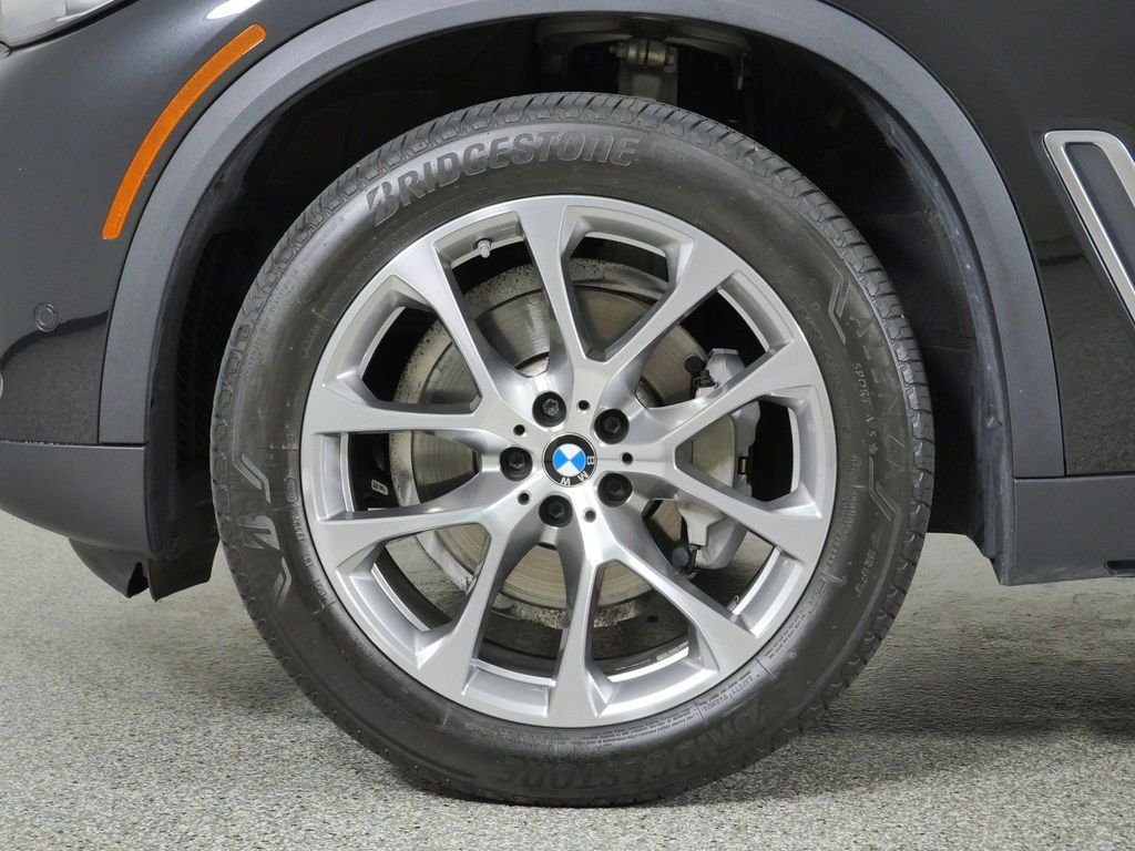 Used 2022 Black Sapphire Metallic BMW xDrive40i image 17