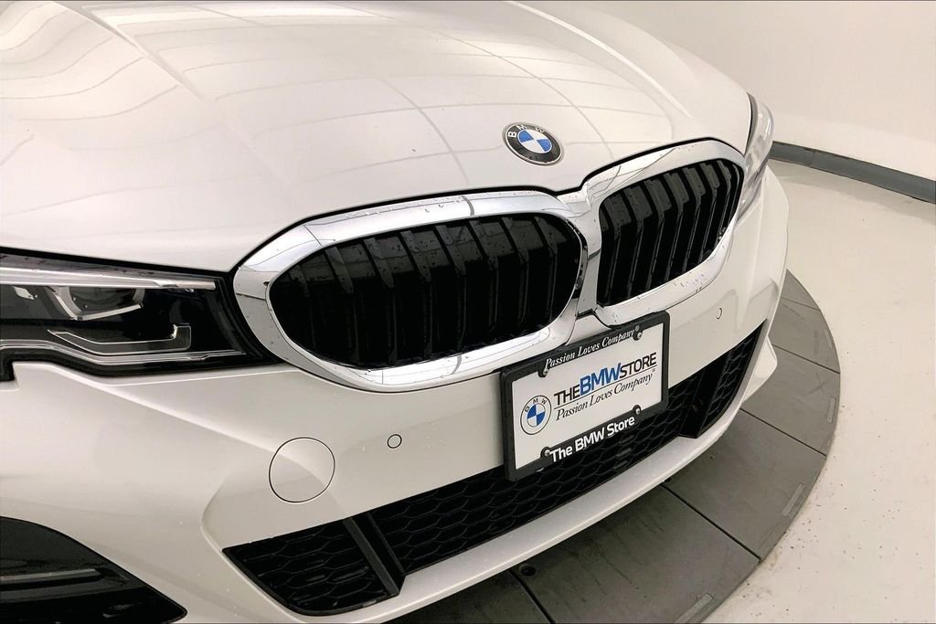 Used 2021 Mineral White Metallic BMW  image 29