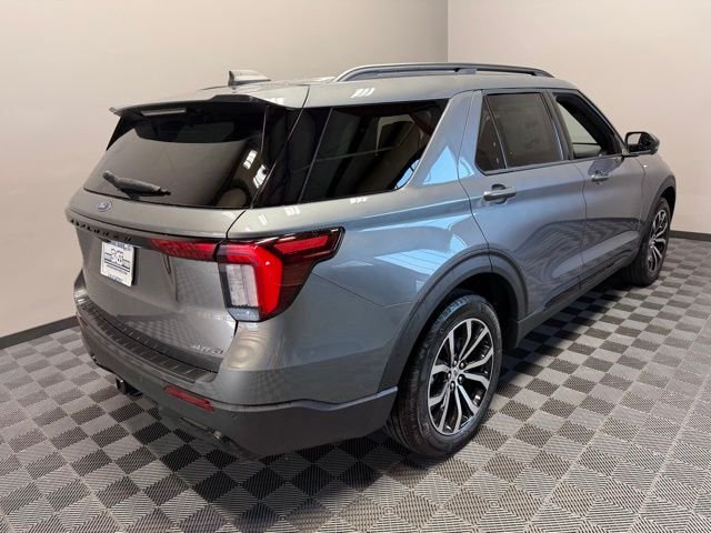 New 2026 Carbonized Gray Metallic Ford ST-Line image 8