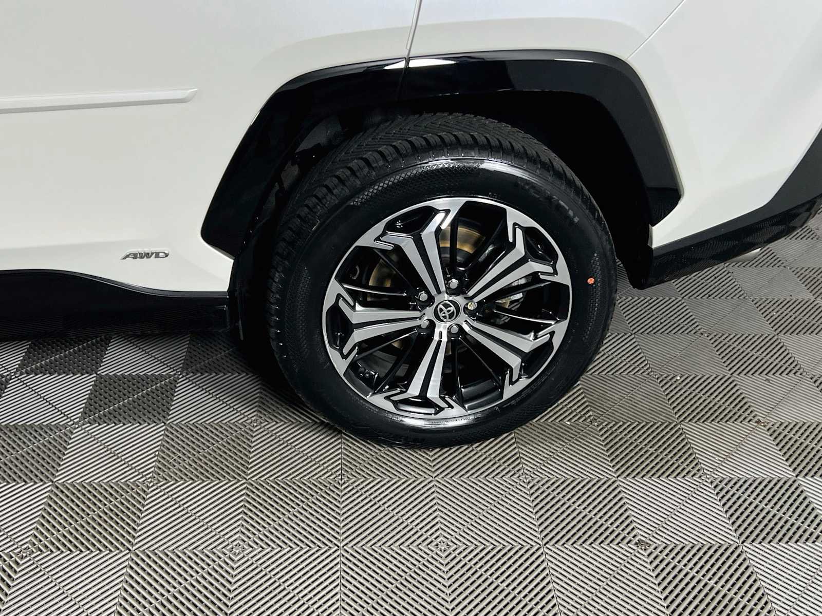 Used 2021 Blizzard Pearl w/Midnight Black Roof Toyota XSE image 32