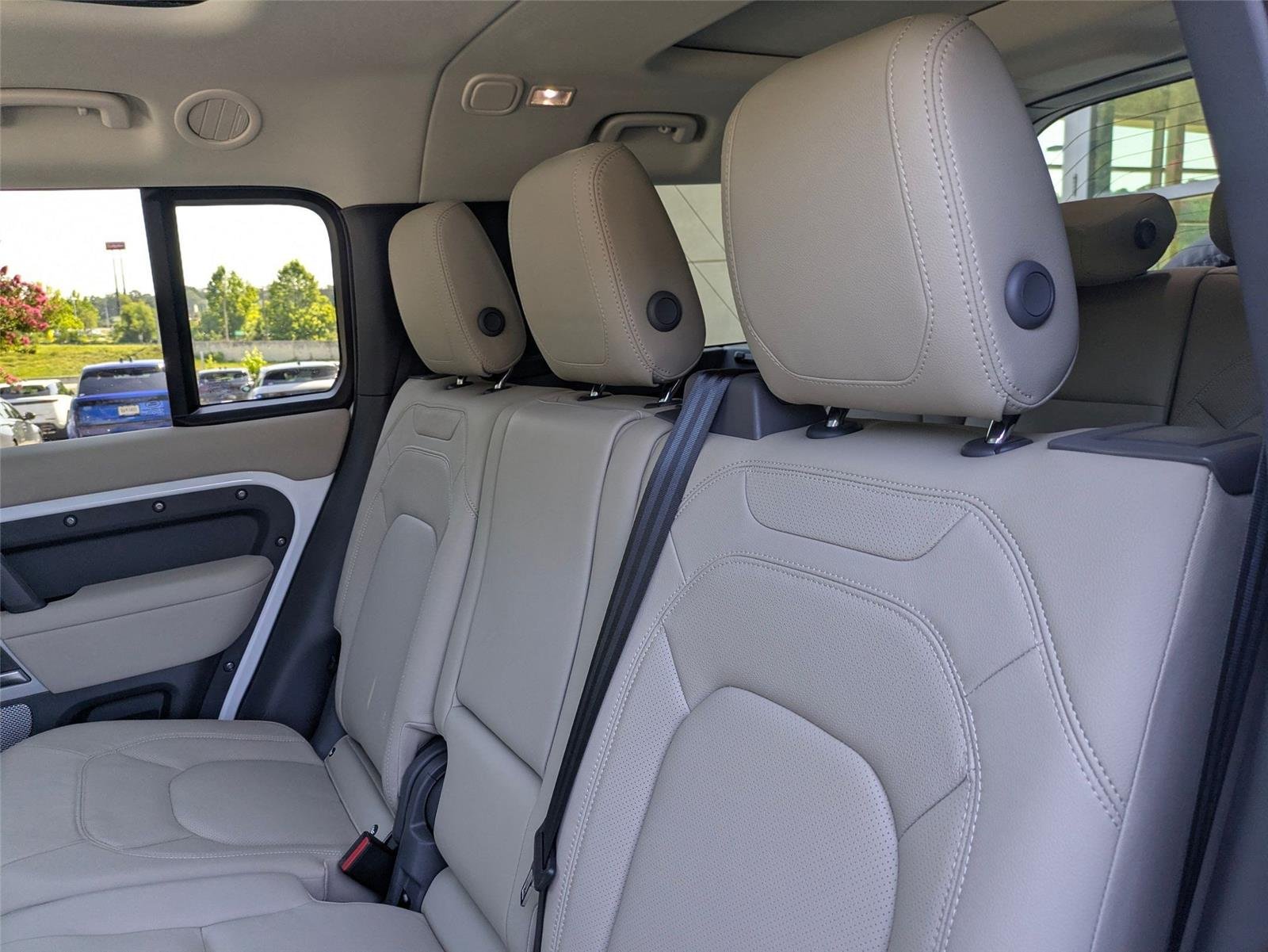 Used 2024 Fuji White Land Rover S image 28