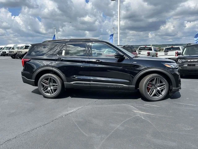 New 2026 Agate Black Metallic Ford ST-Line image 2