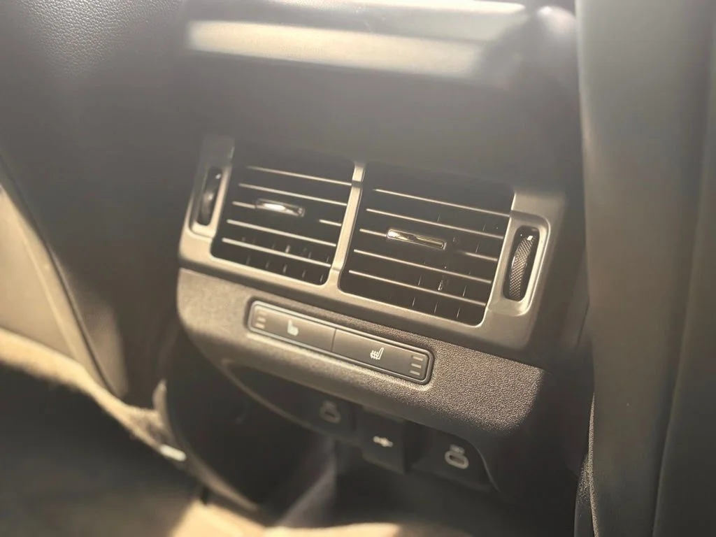 Certified Used 2024  Land Rover Dynamic image 16