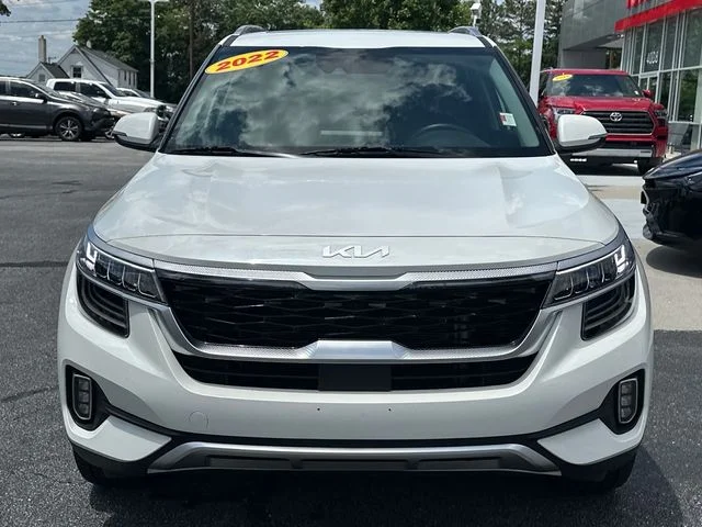 Used 2022 White Kia SX image 8