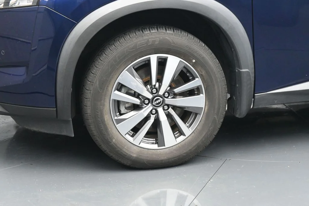 Used 2023 Blue Nissan SL image 12