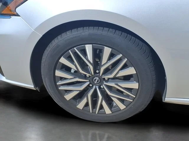 Used 2024  Nissan 2.5 SV image 18