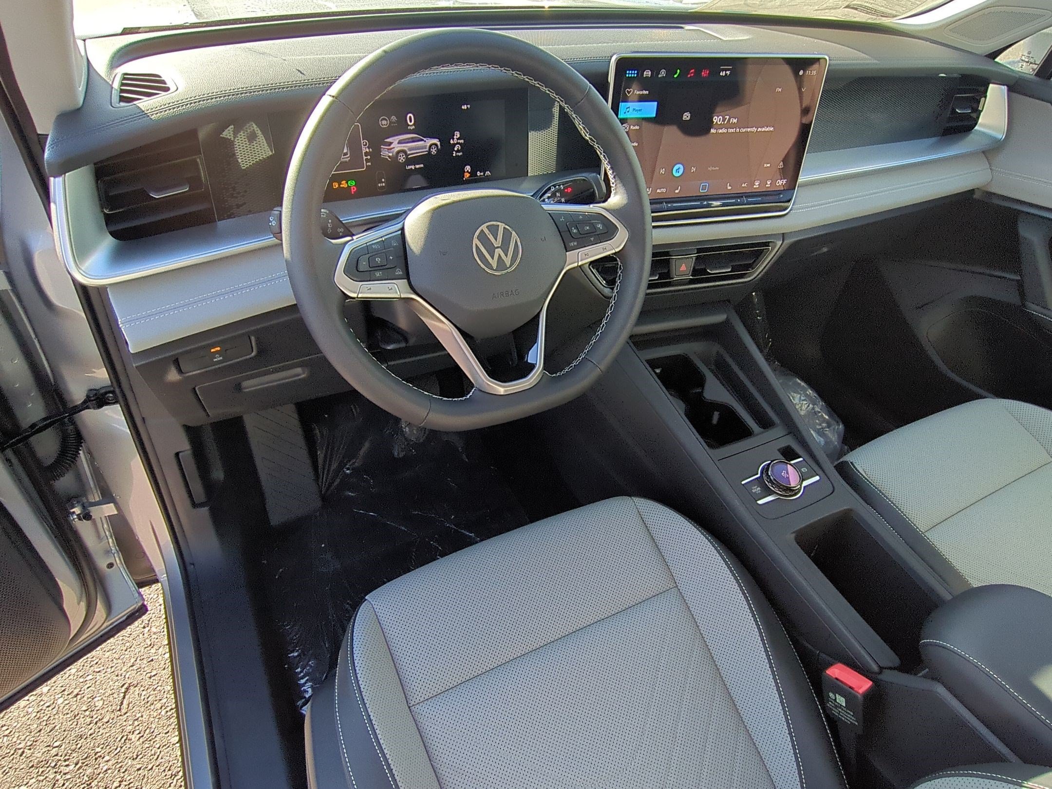 New 2026 Pyrite Silver Metallic Volkswagen SE image 9