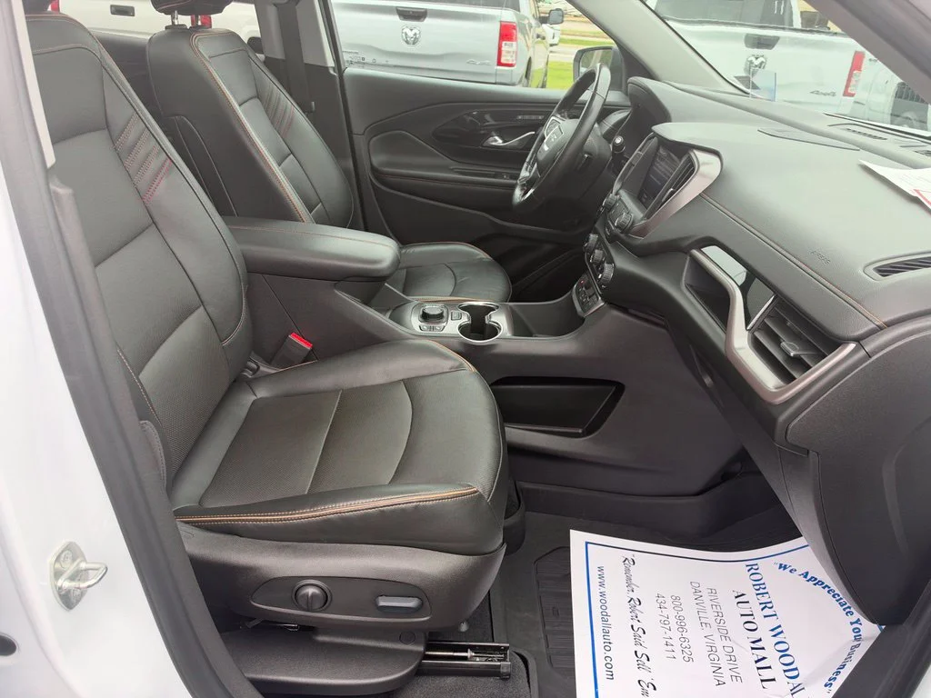 Used 2022 WHITE FROST TRICOAT GMC AT4 image 18