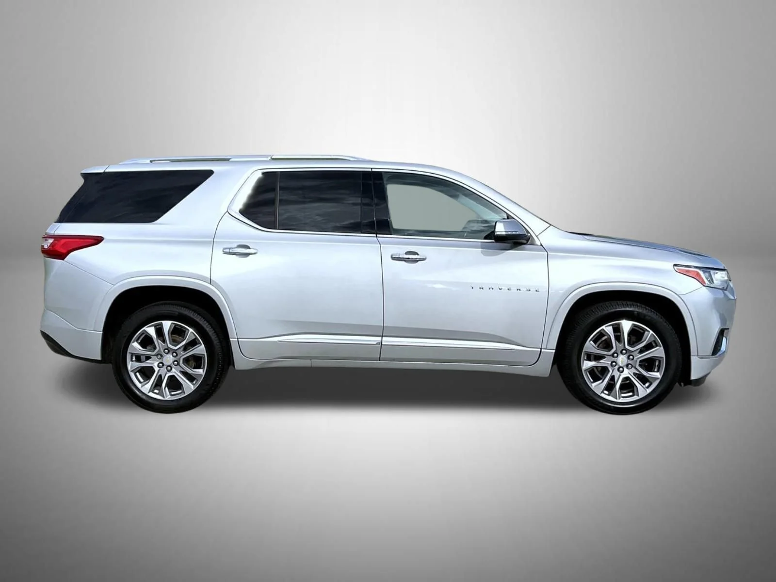Used 2021 Silver Chevrolet Premier image 4