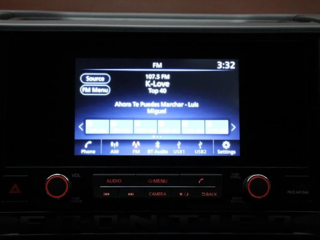 New 2027 Glacier White Nissan King Cab® S image 17