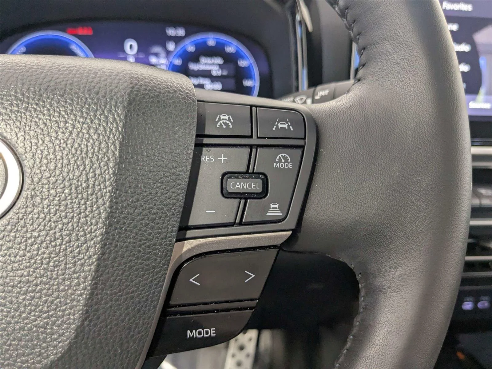2025 Toyota Camry XSE - Photo 18