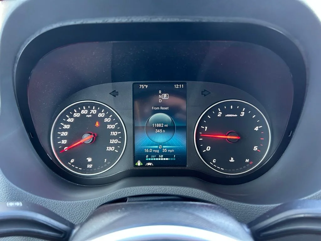 Used 2021 Black Mercedes-Benz Midwest Luxe Cruiser image 27