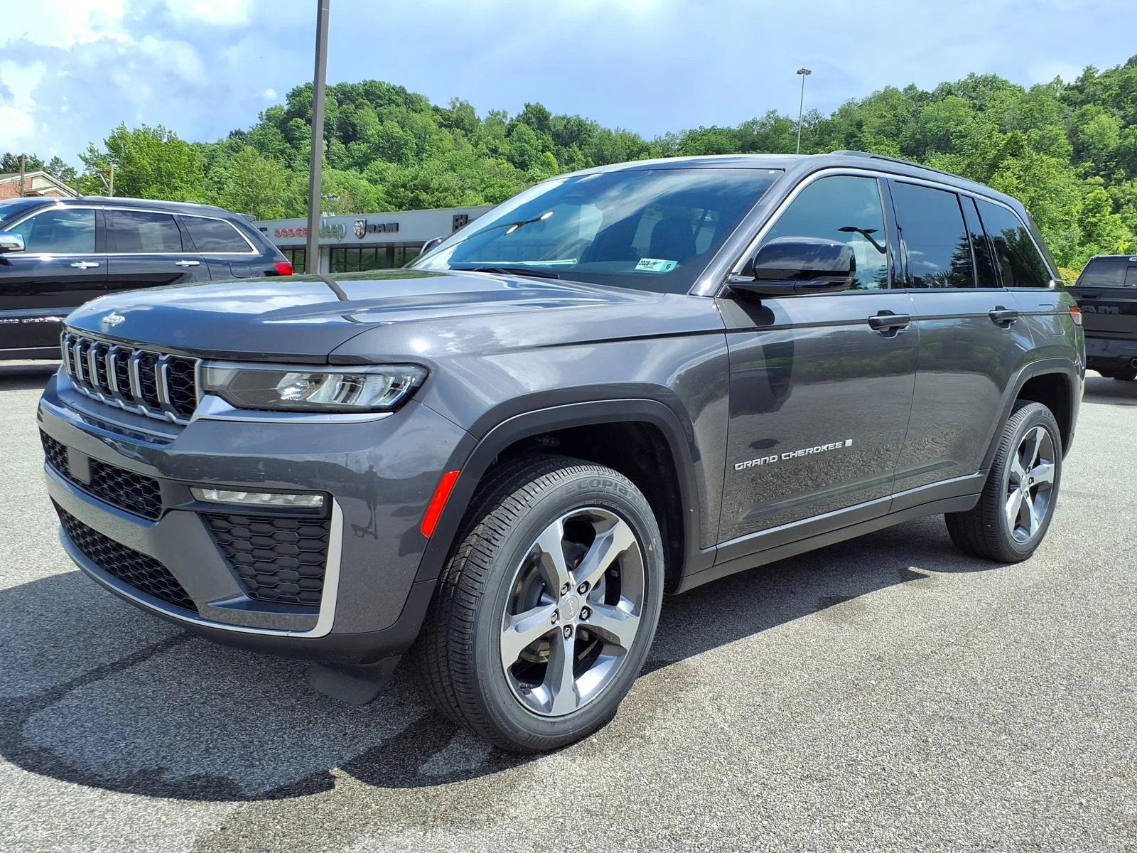 New 2026 Baltic Gray Metallic Clear-Coat Exterior Paint Jeep Limited image 3