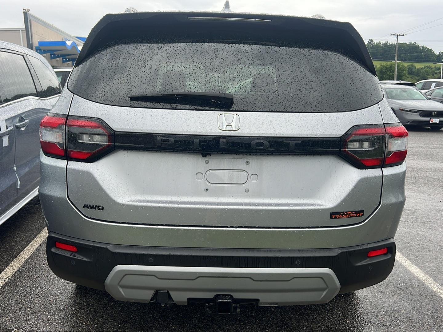 Used 2025 Lunar Silver Metallic Honda TrailSport image 3