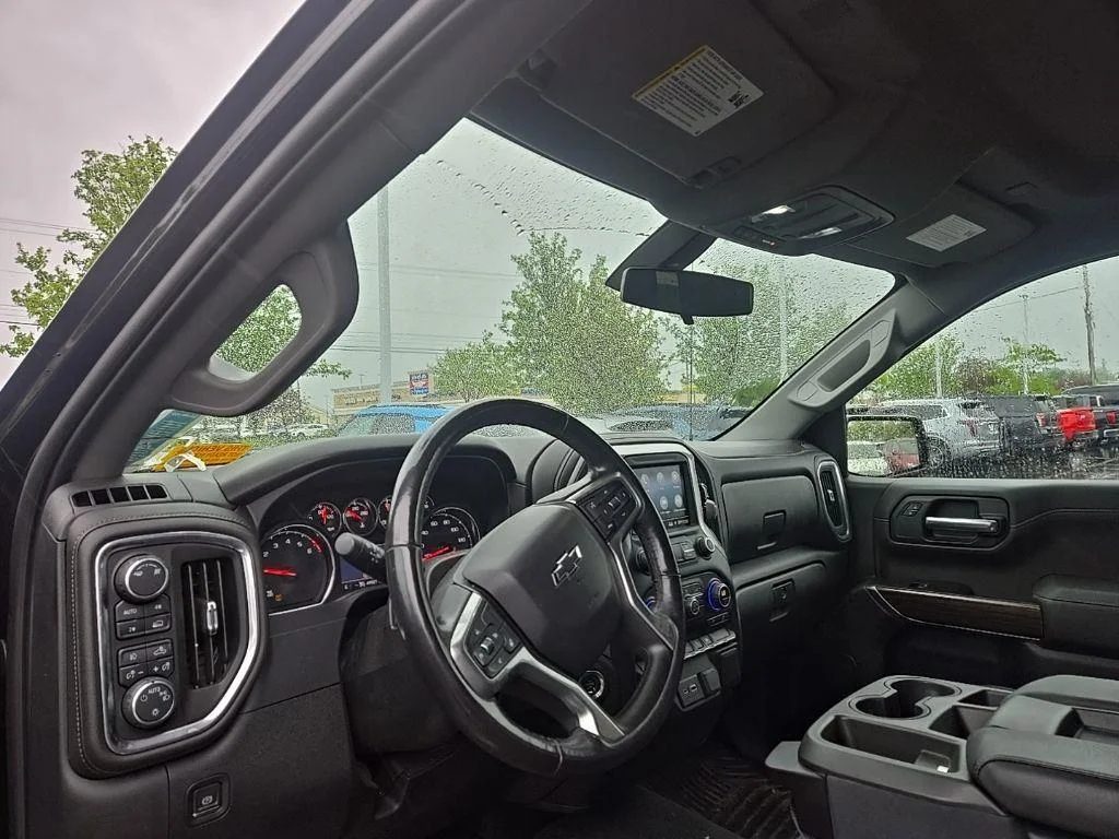 Used 2019 BLACK Chevrolet RST image 3