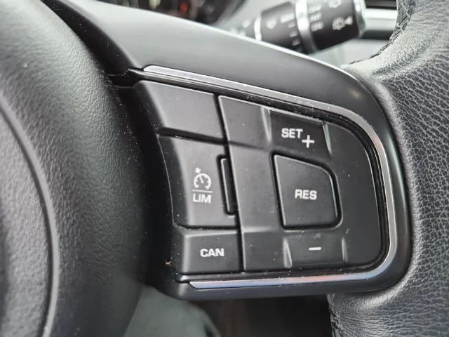 Used 2020  Jaguar Base image 20
