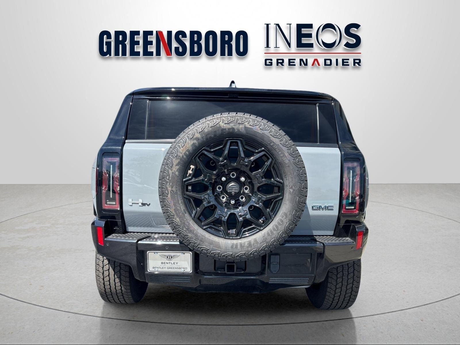 Used 2025 Interstellar White GMC 2X image 4