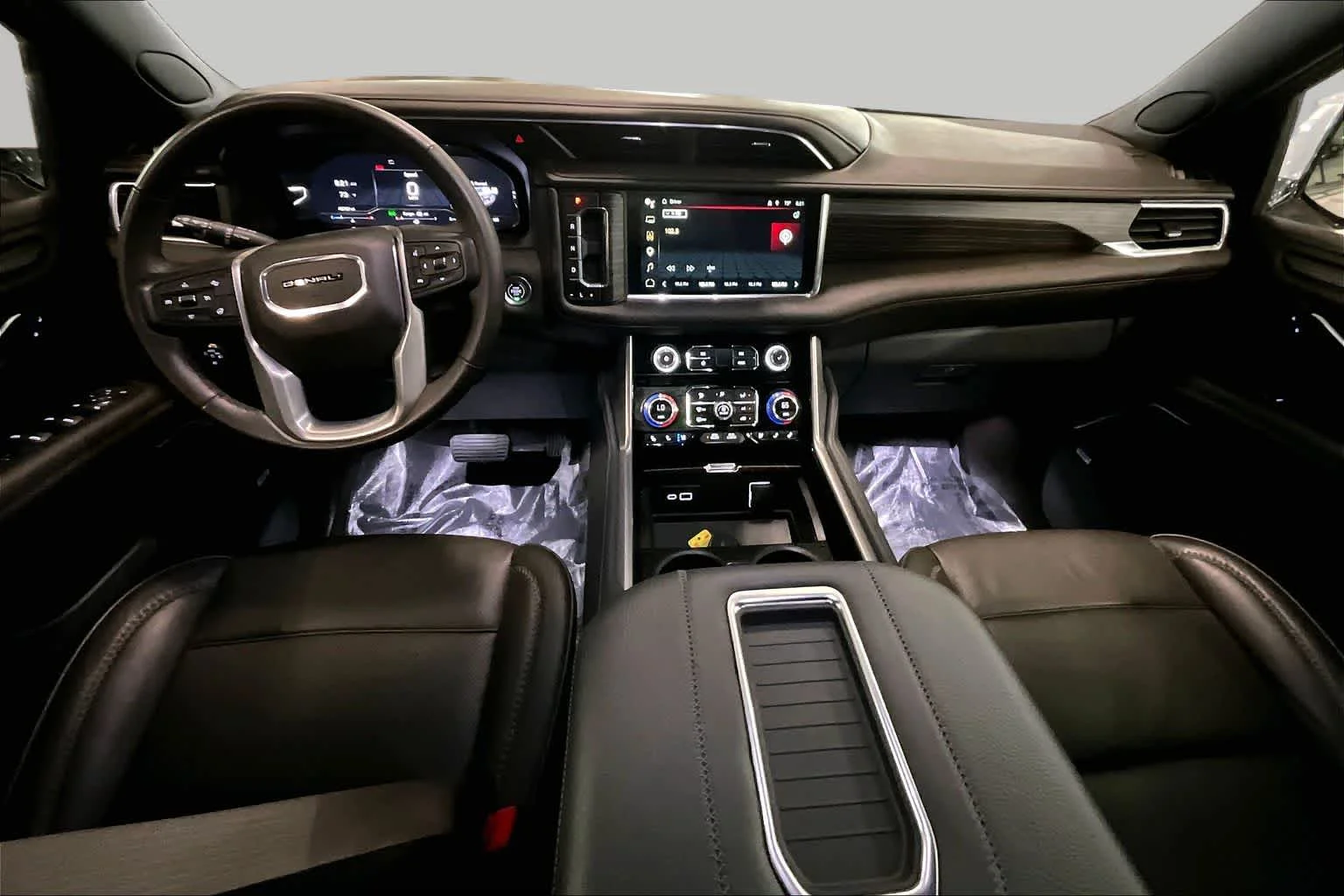 Used 2024 White Frost Tricoat GMC Denali image 16