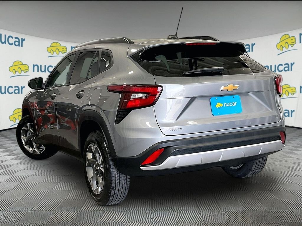 Used 2025 Gray Chevrolet LT image 4